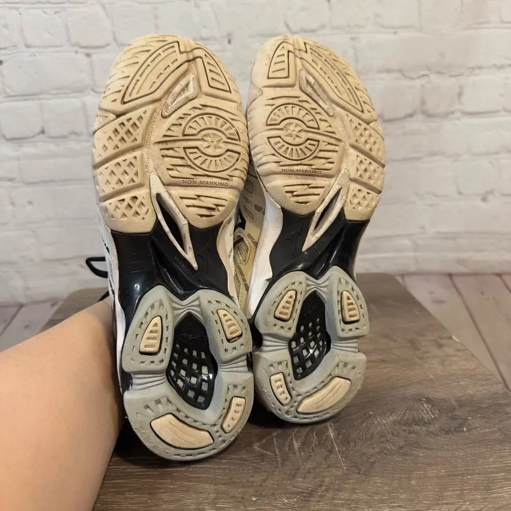 Mizuno Wave Voltage Volleyball Shoes size 8.5